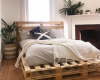 Giường pallet mộc mạc cho phòng ngủ hiện đại