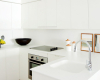 Ấn tượng với những căn bếp màu trắng thanh lịch