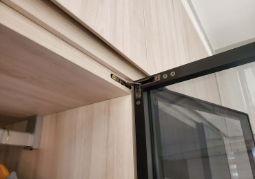 Xu hướng chọn vật liệu cửa phòng khách bền và đẹp được ưa chuộng